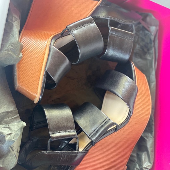 Vince Camuto Sandals. New with box. Size4.5 - Picture 8 of 10